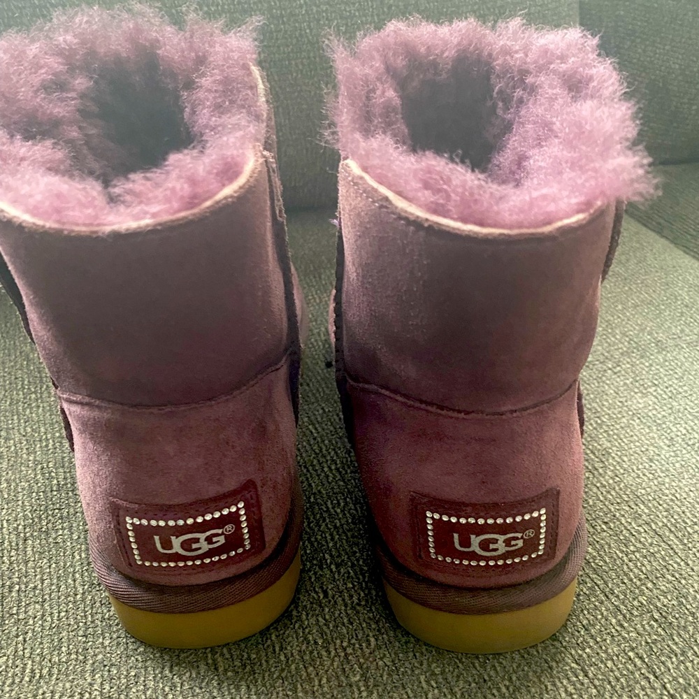 Burgundy Uggs, size 7 excellent condition - Picture 2 of 2